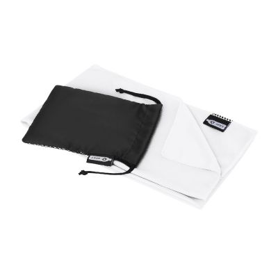 RAQUEL -Toalla refrescante deportiva de PET reciclado con bolsa 80 x 30 cm
