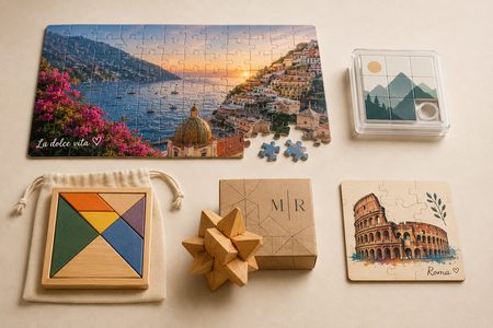 Puzzles personalizados de distintos modelos sobre fondo neutro
