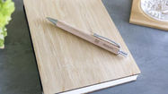 Bolígrafos de madera personalizados